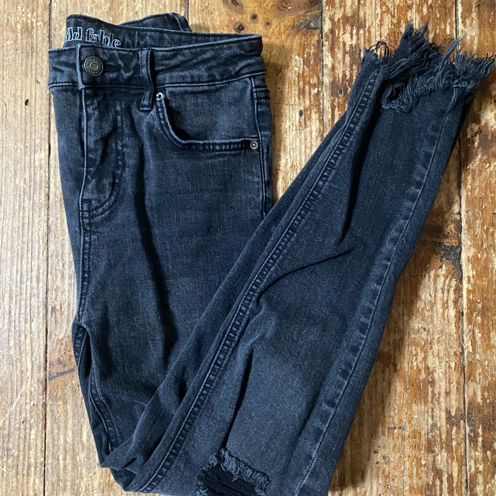 Wild fable black distressed high rise skinny jeans size 2